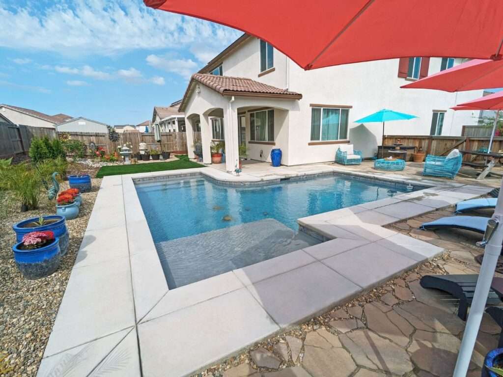 Swimming Pools for Small Backyards 10