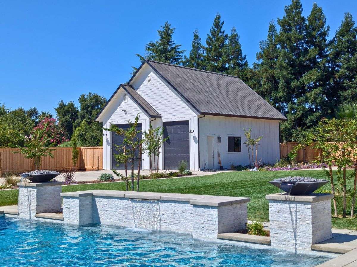 Luxury Swimming Pools (44)