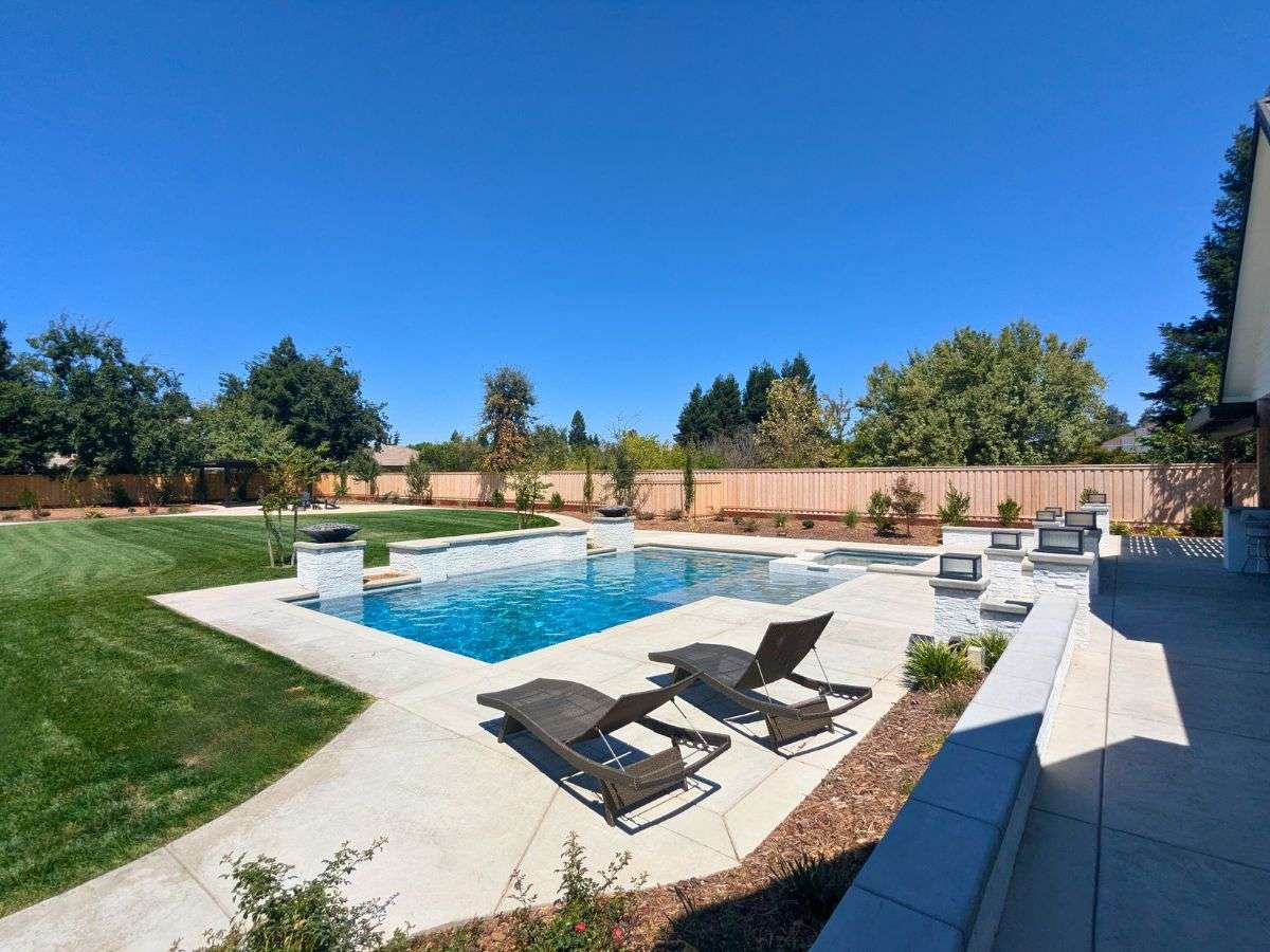 Luxury Swimming Pools (48)