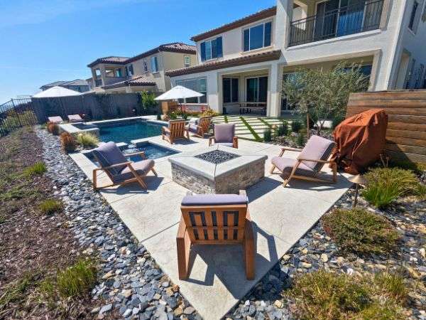 Luxury Pools - Seating Area