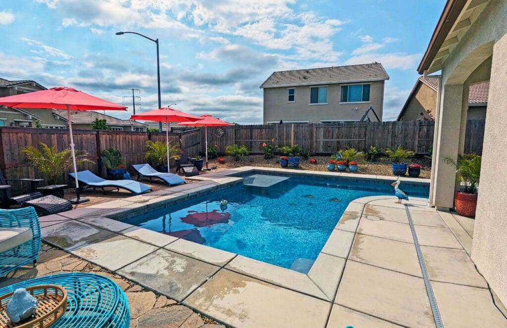 The Foundation Series Gunite Swimming Pool (1)