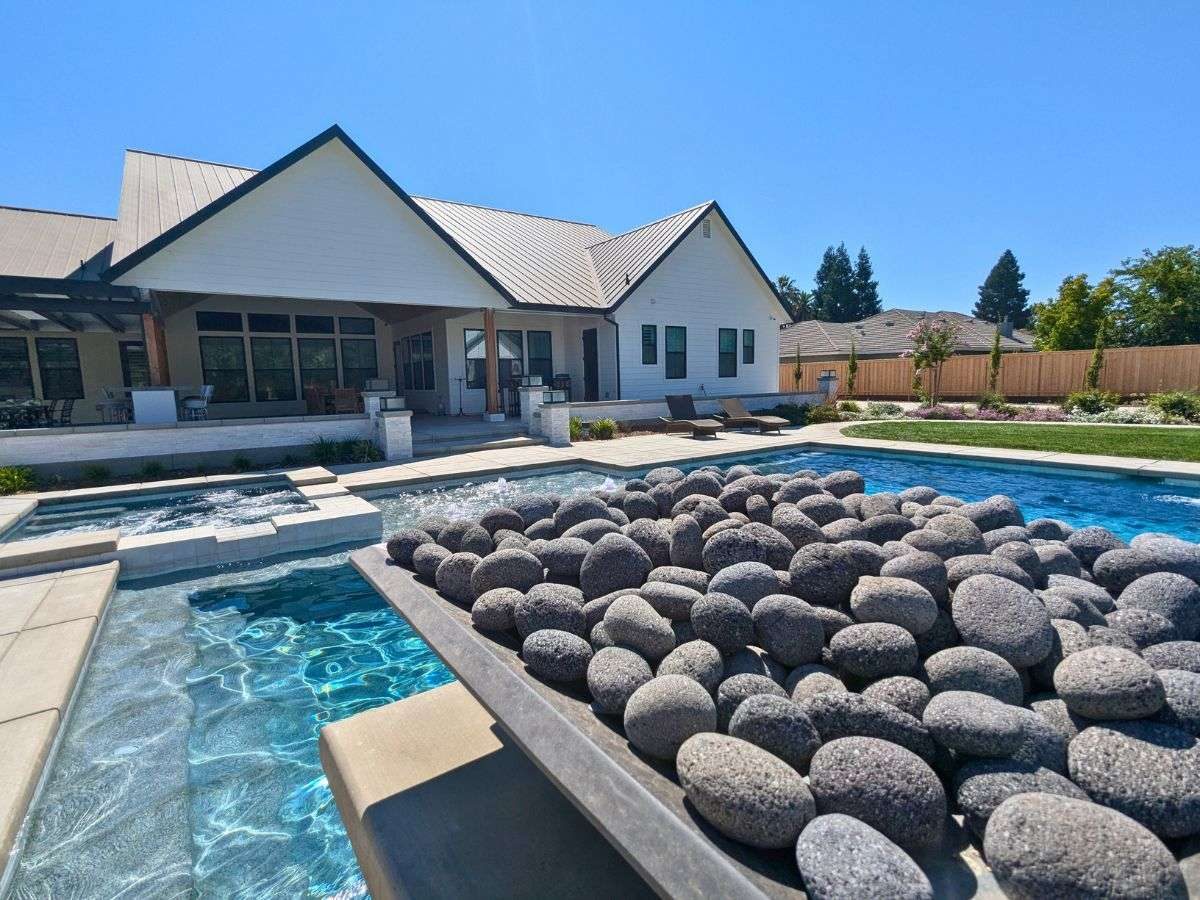 Luxury Swimming Pools (25)